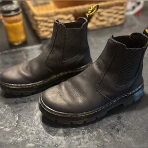 Dr. Martens Unisex-Adult Embury Leather Chelsea Boot